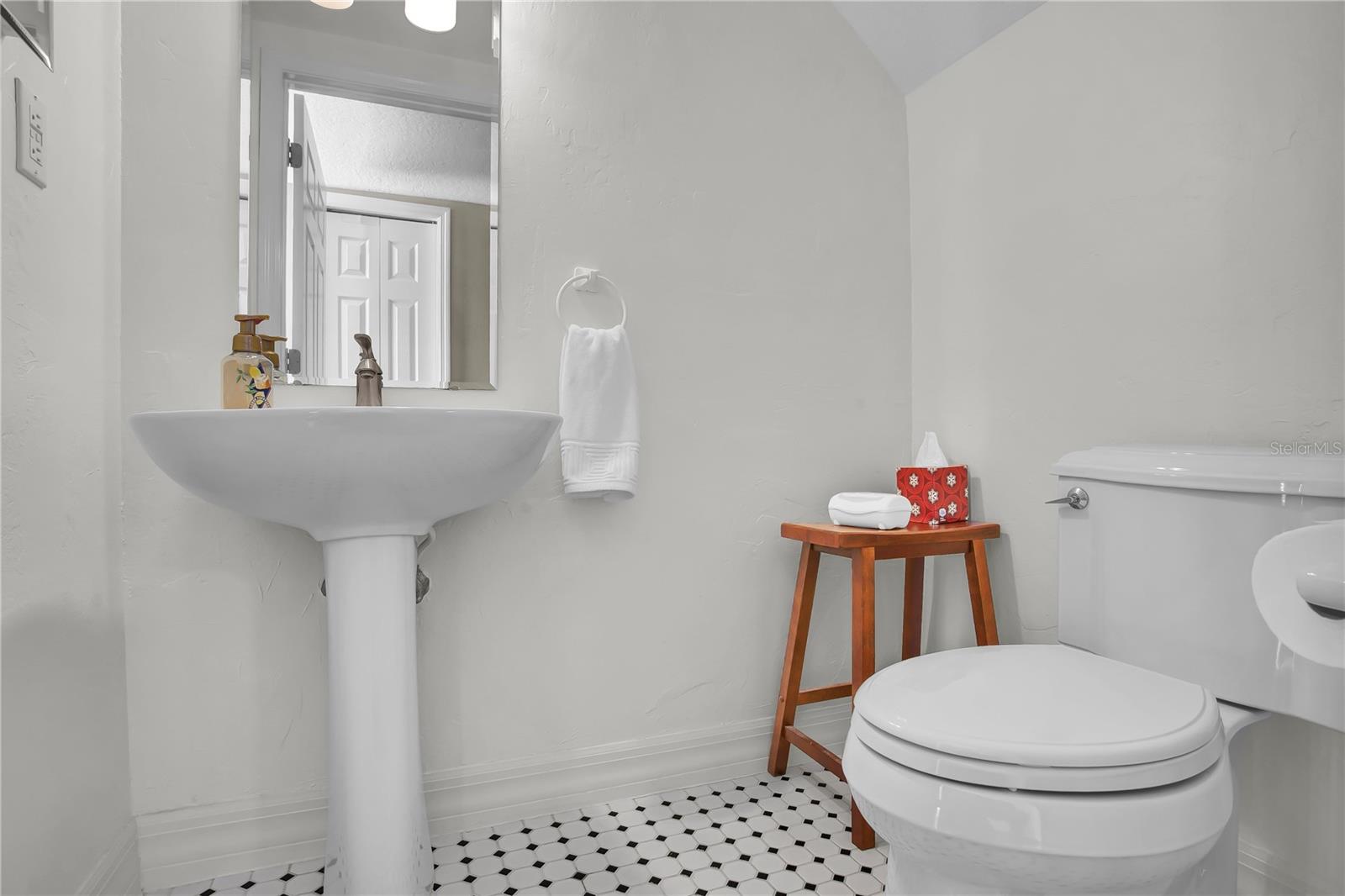 EAGLES CROSSING AT FEATHER SOUND - Residential