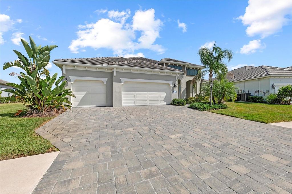 Photo of 12444 Destin Loop, Venice, FL 34293 (MLS # N6141104)