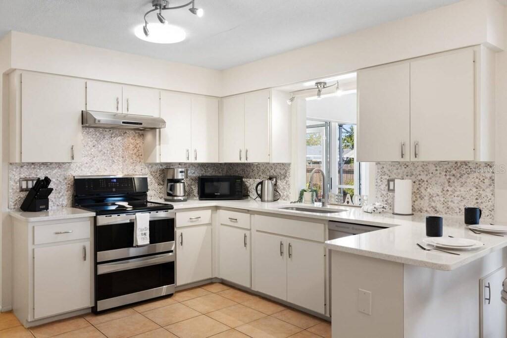 SOUTH VENICE - Residential