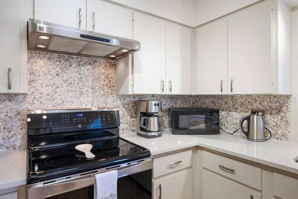 SOUTH VENICE - Residential