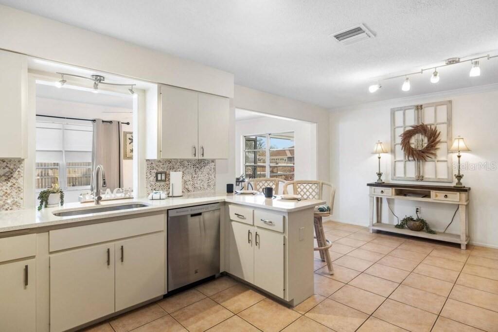 SOUTH VENICE - Residential