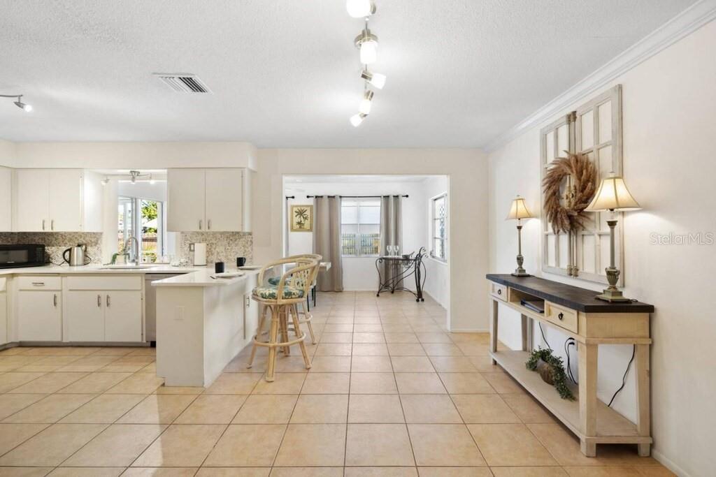 SOUTH VENICE - Residential