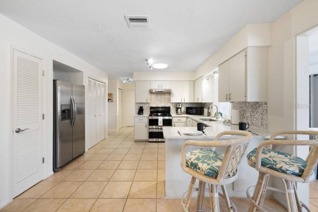 SOUTH VENICE - Residential