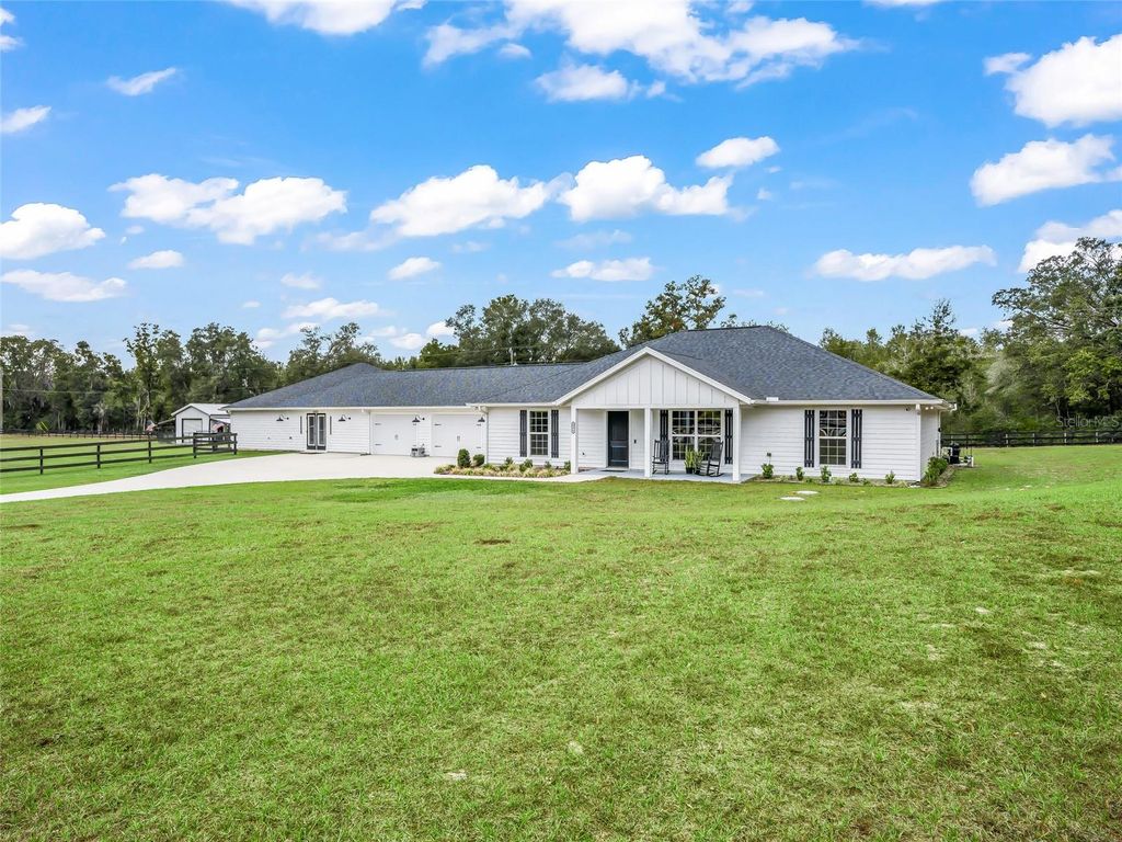 Photo of 6570 SE 175th Court, Morriston, FL 32668 (MLS # G5106090)