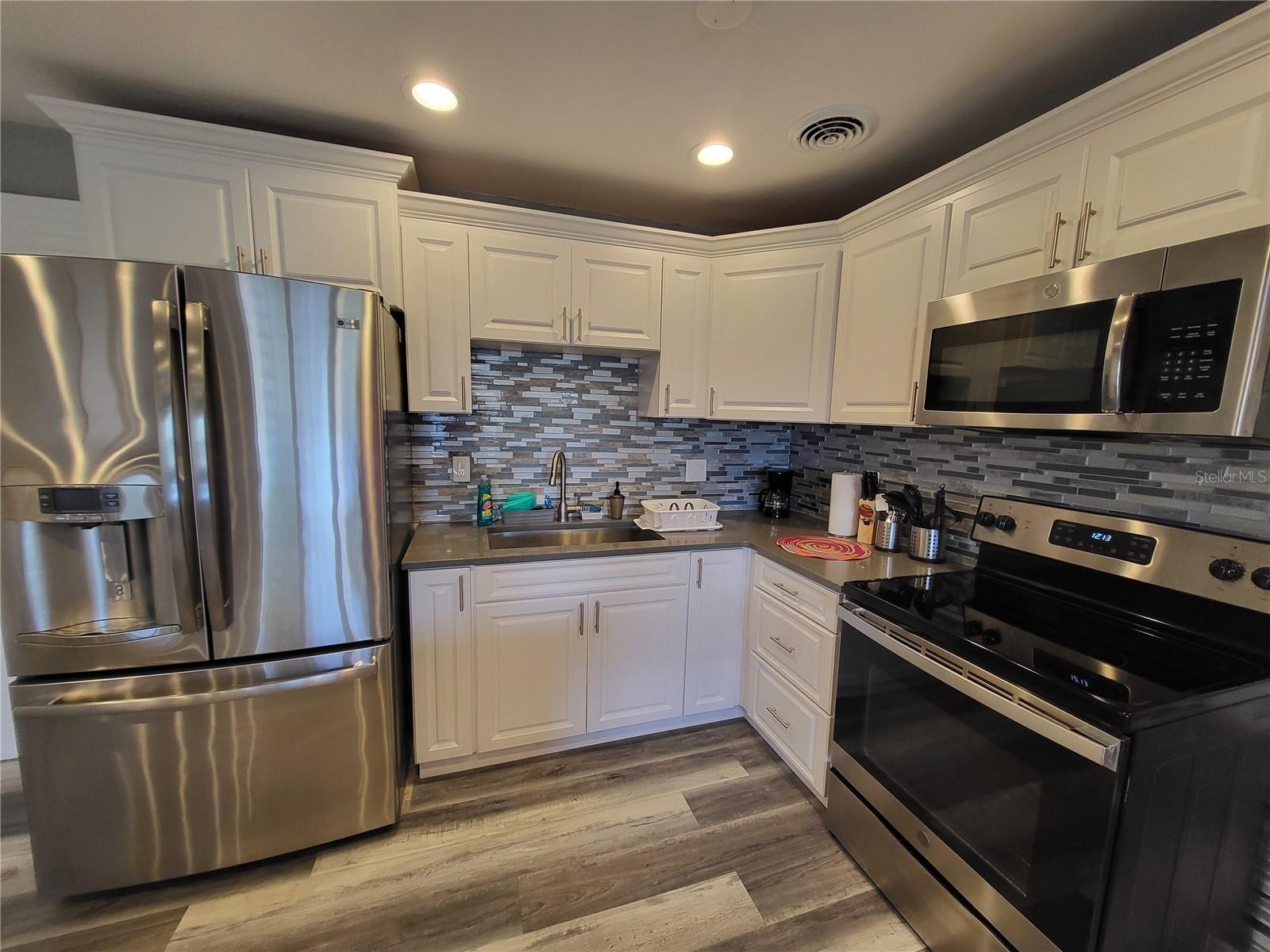 BLOSSOM LAKE VILLAGE SEC 3 - Residential Lease