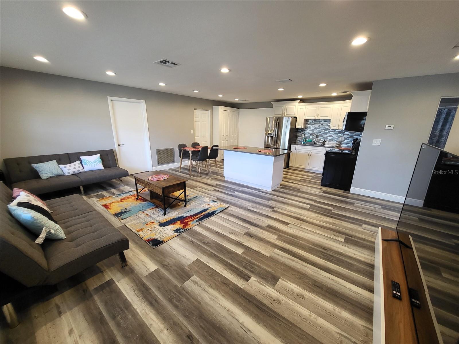 BLOSSOM LAKE VILLAGE SEC 3 - Residential Lease