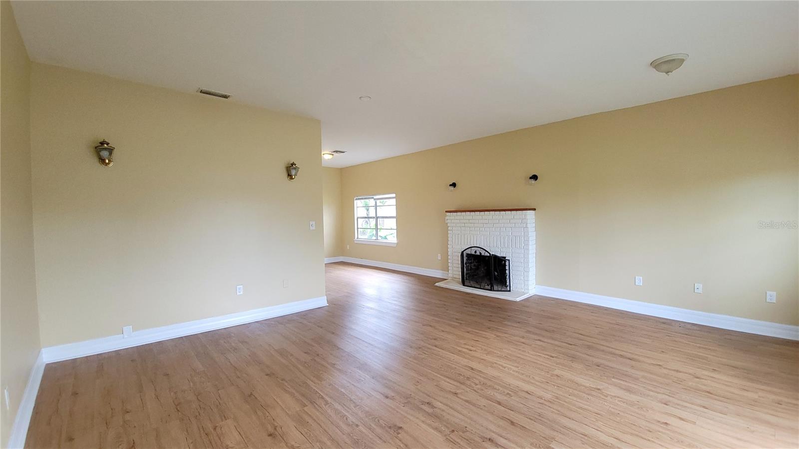 HARVEYS - Residential Lease