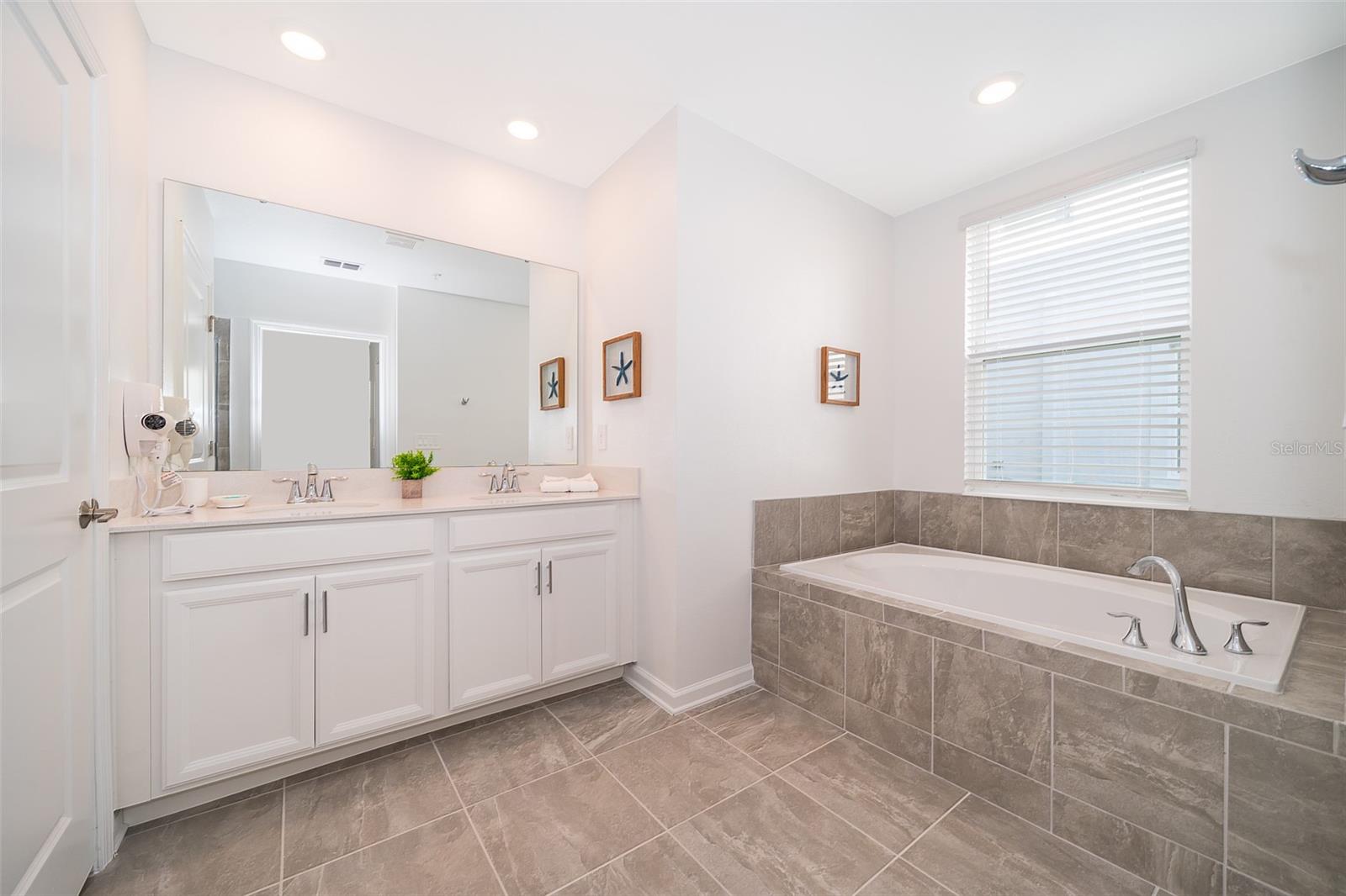 CHAMPIONSGATE CONDO 4 PH 24 - Residential Lease