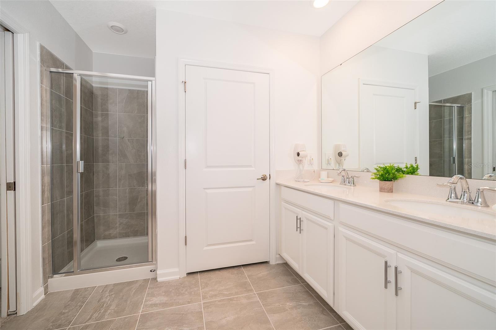 CHAMPIONSGATE CONDO 4 PH 24 - Residential Lease