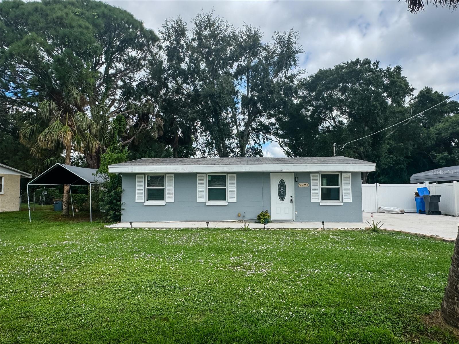 This 3 bedroom 1 bathroom house is available for an immediate move in. To qualify for this property all applicants
(all adults must apply) must have a credit score of 625 or higher, have had no evictions filed against them, cannot be in an active bankruptcy
and monthly income must be equal to or greater than 2.5x the monthly rent. Application Fees are non-refundable.
