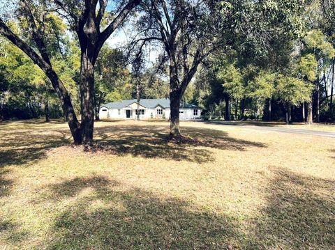 A home in HIGH SPRINGS