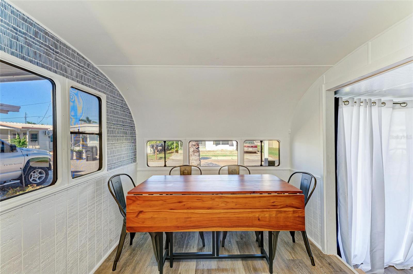 SUNNY SHORES - Residential