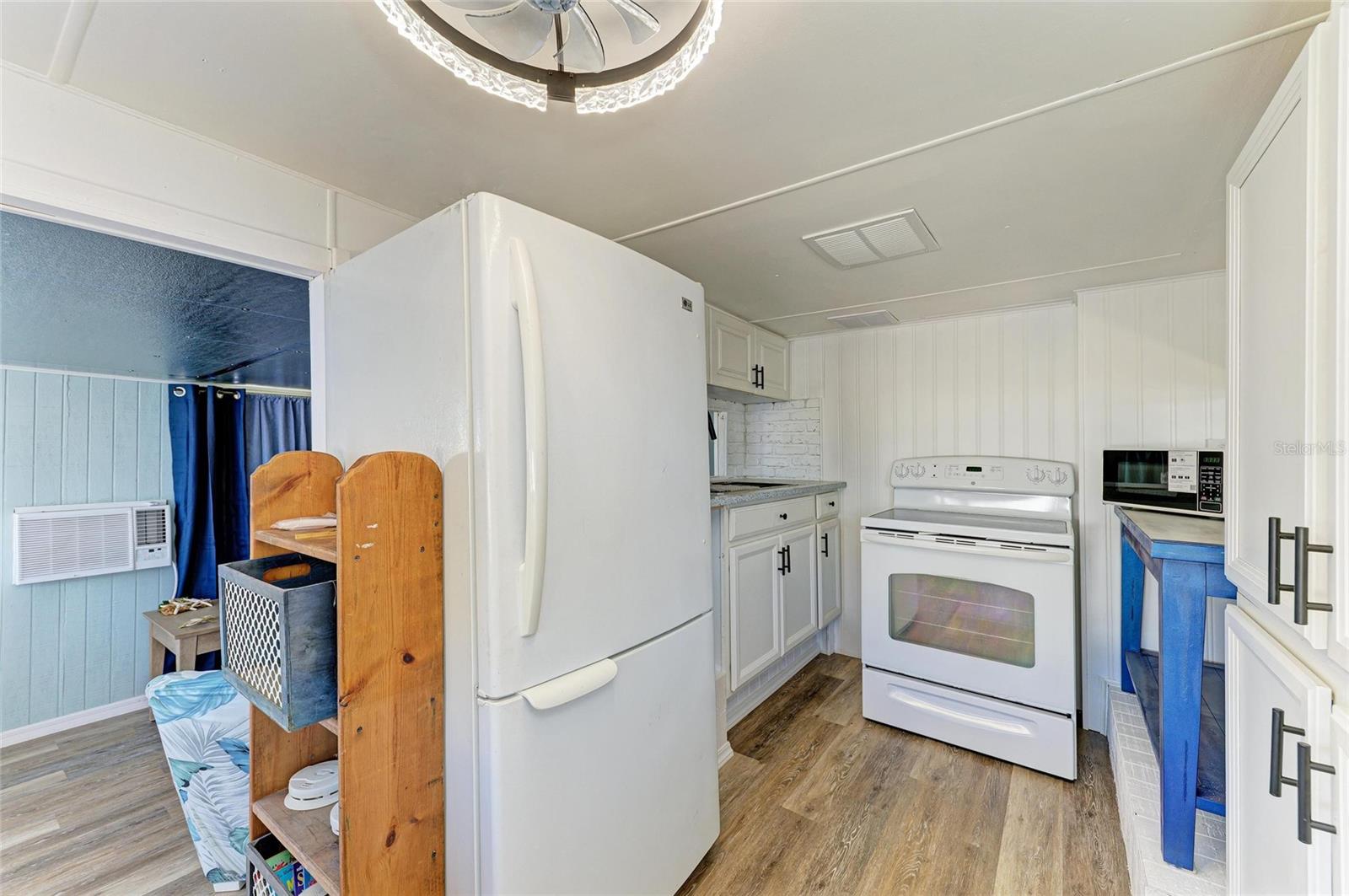 SUNNY SHORES - Residential