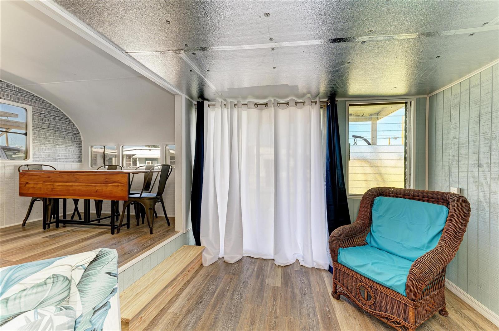 SUNNY SHORES - Residential