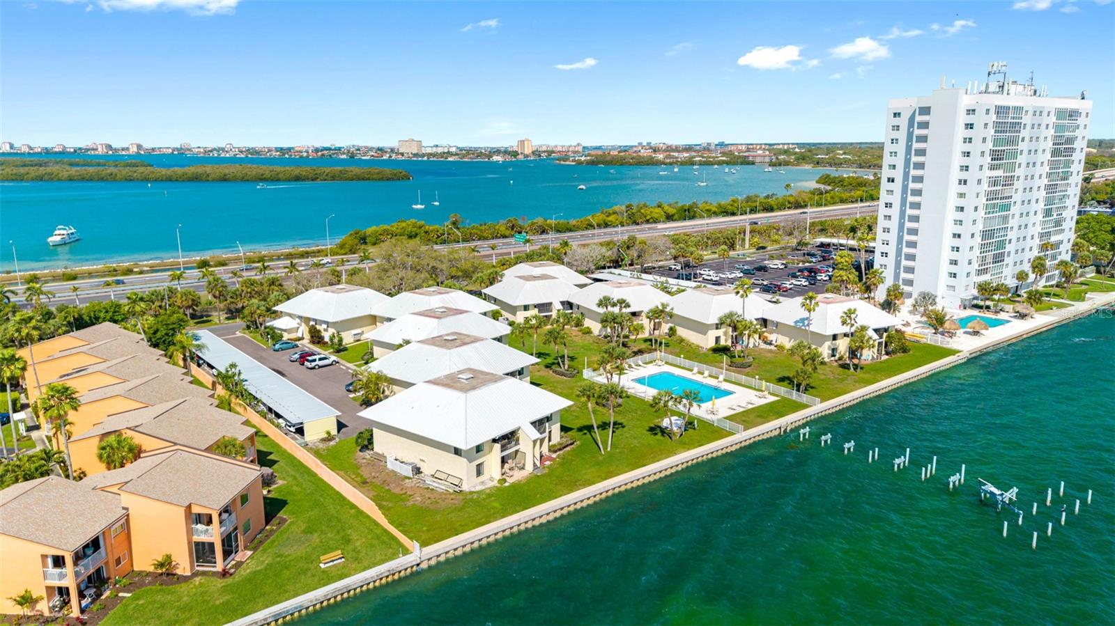 HIDDEN BAY VILLAS CONDO - Residential