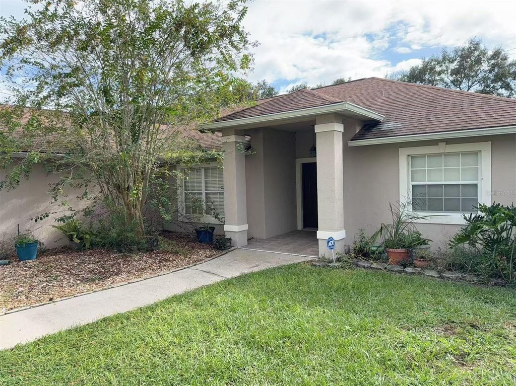 Photo of 9717 Crenshaw Circle, Clermont, FL 34711 (MLS # O6349757)