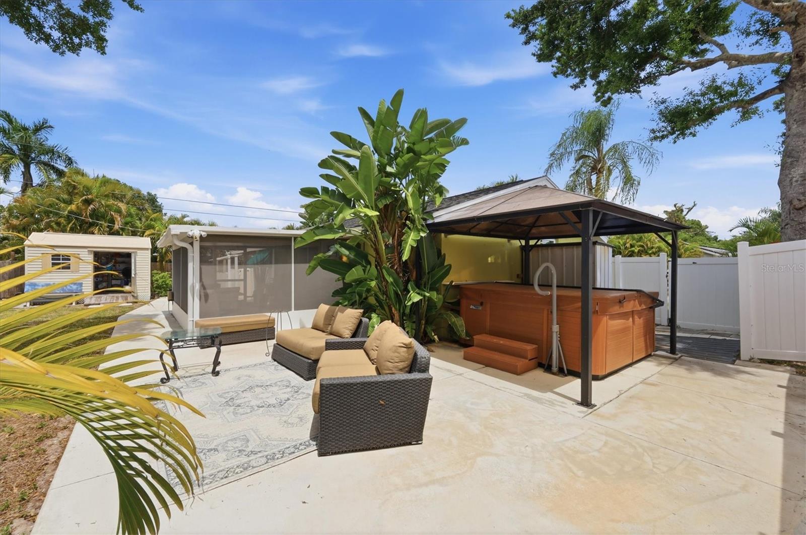 SOUTH VENICE - Residential