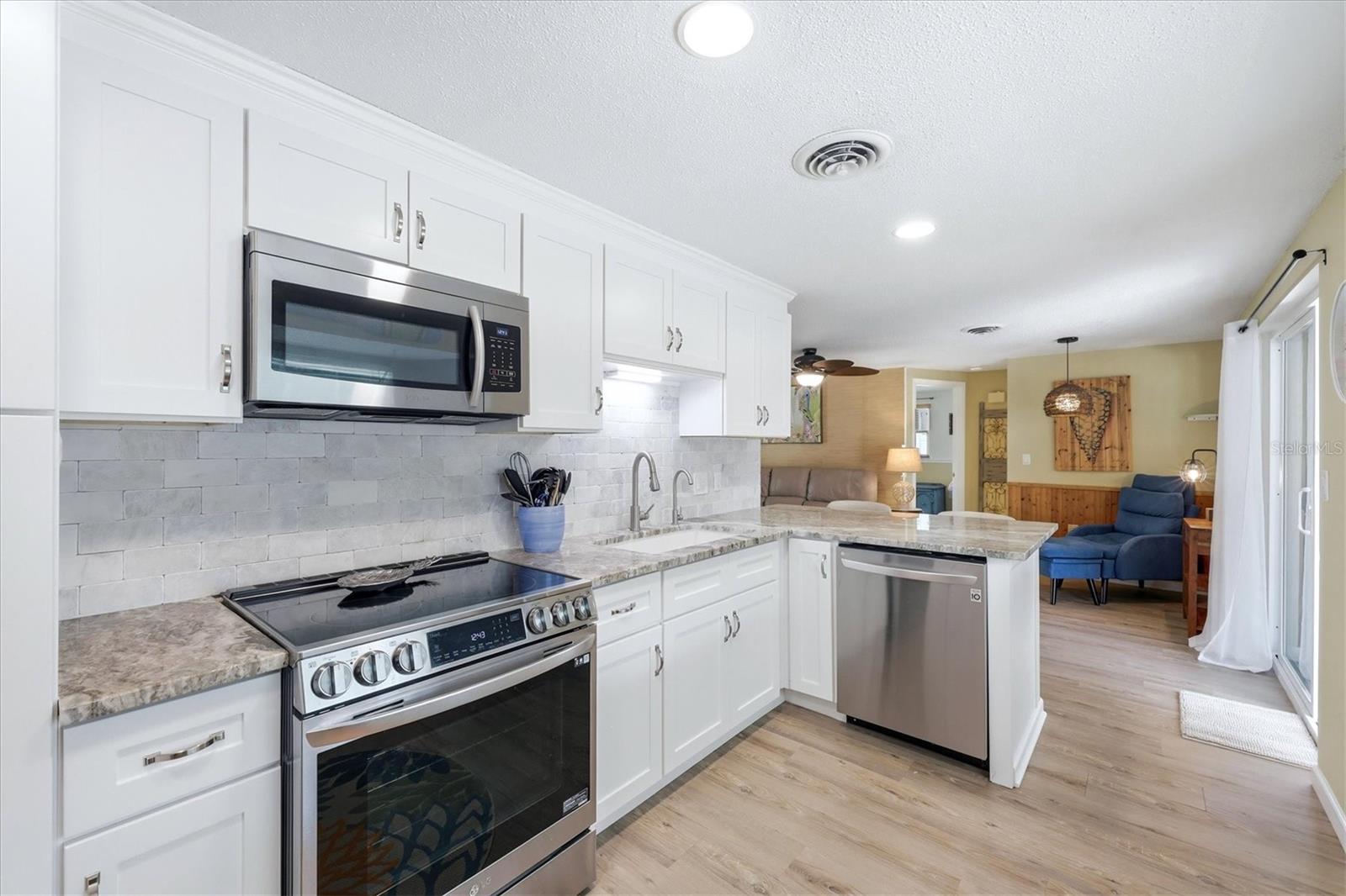 SOUTH VENICE - Residential