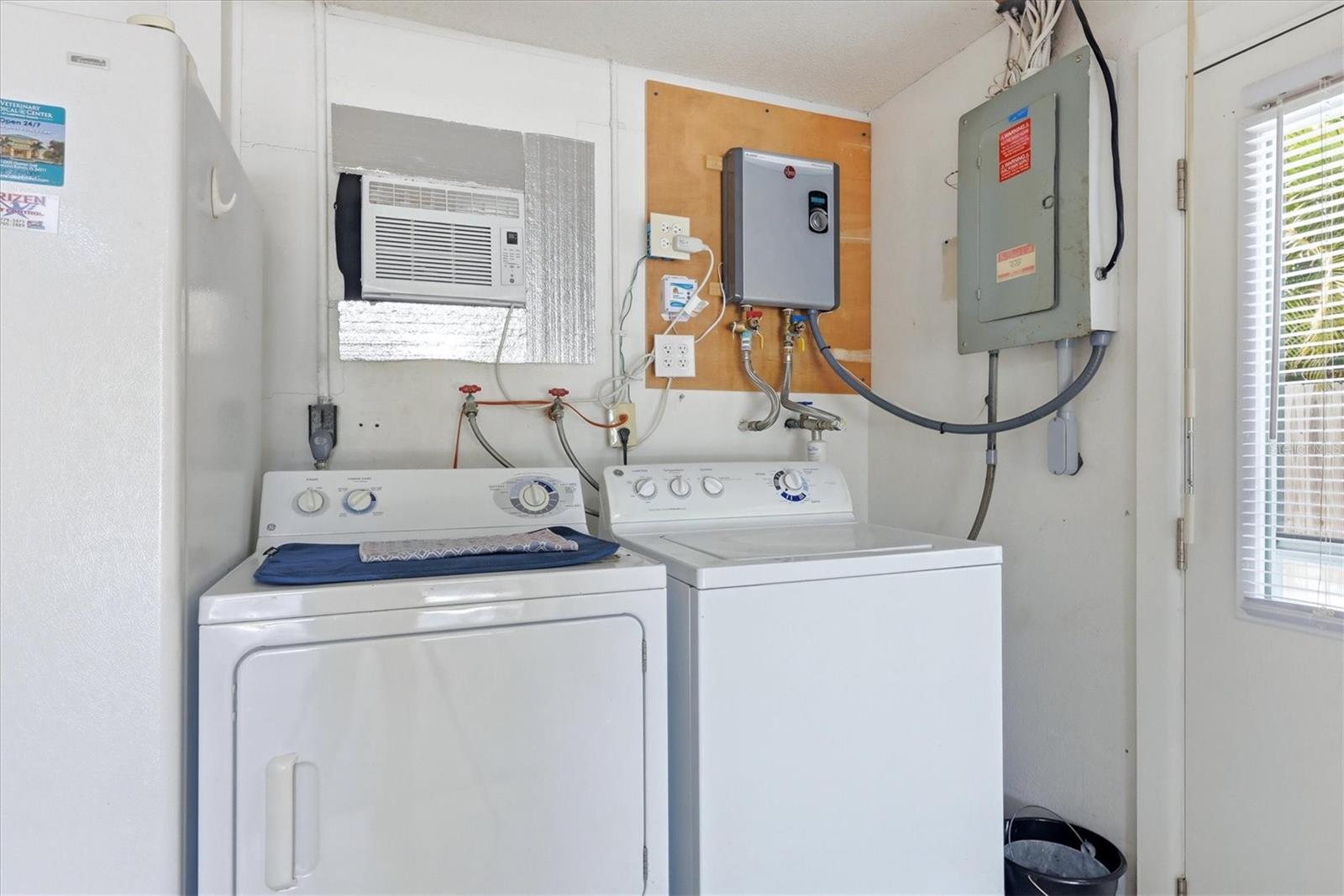 SOUTH VENICE - Residential