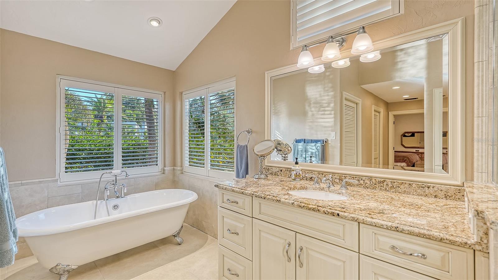 COUNTRY CLUB SHORES SEC 04 - Residential