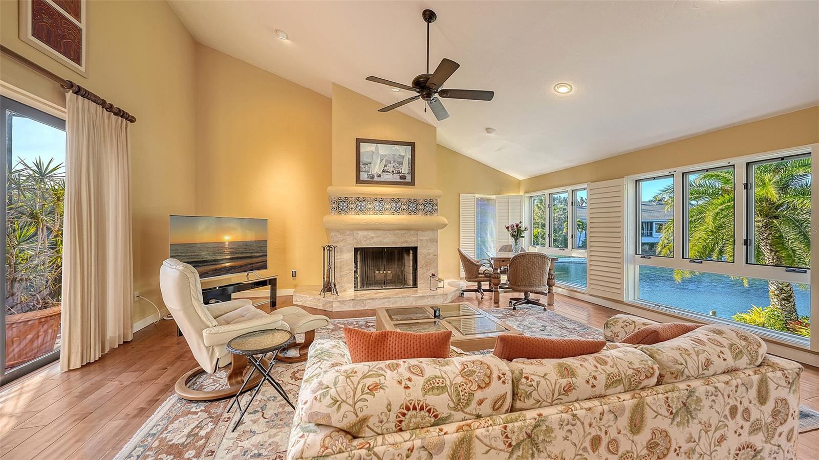 COUNTRY CLUB SHORES SEC 04 - Residential