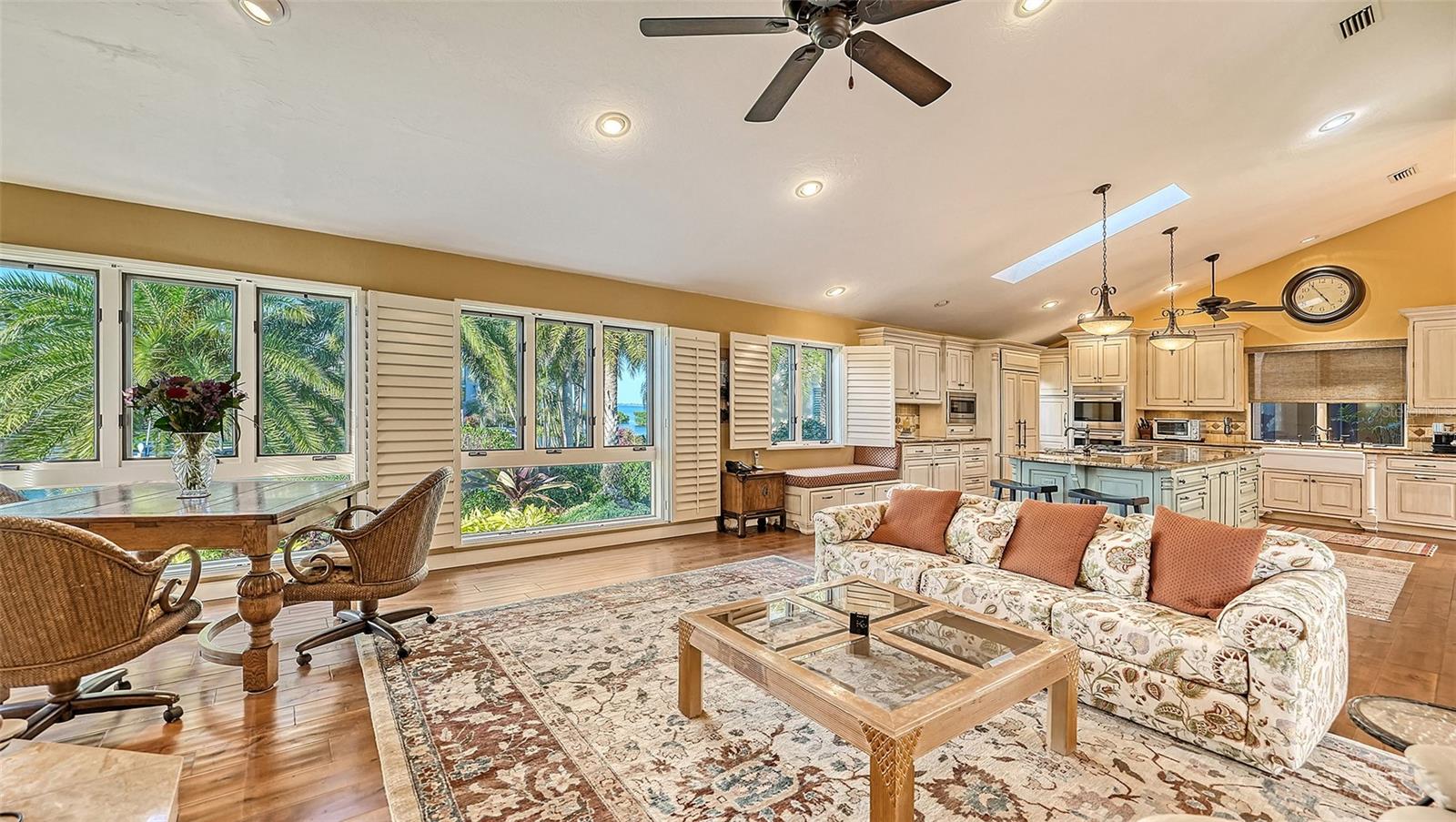 COUNTRY CLUB SHORES SEC 04 - Residential