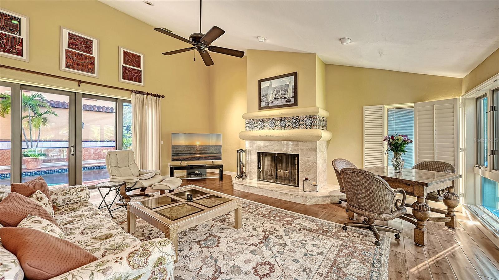 COUNTRY CLUB SHORES SEC 04 - Residential