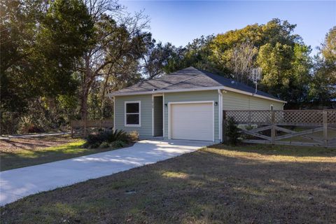 A home in HIGH SPRINGS