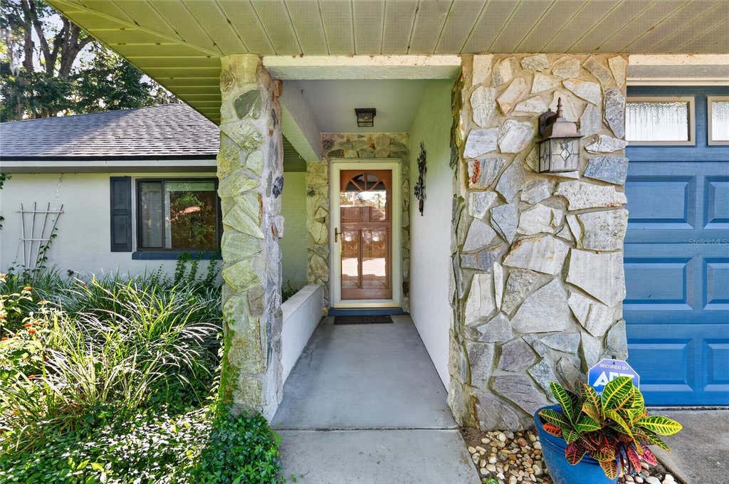 Photo of 525 SE 62nd Avenue, Ocala, FL 34472 (MLS # OM727783)