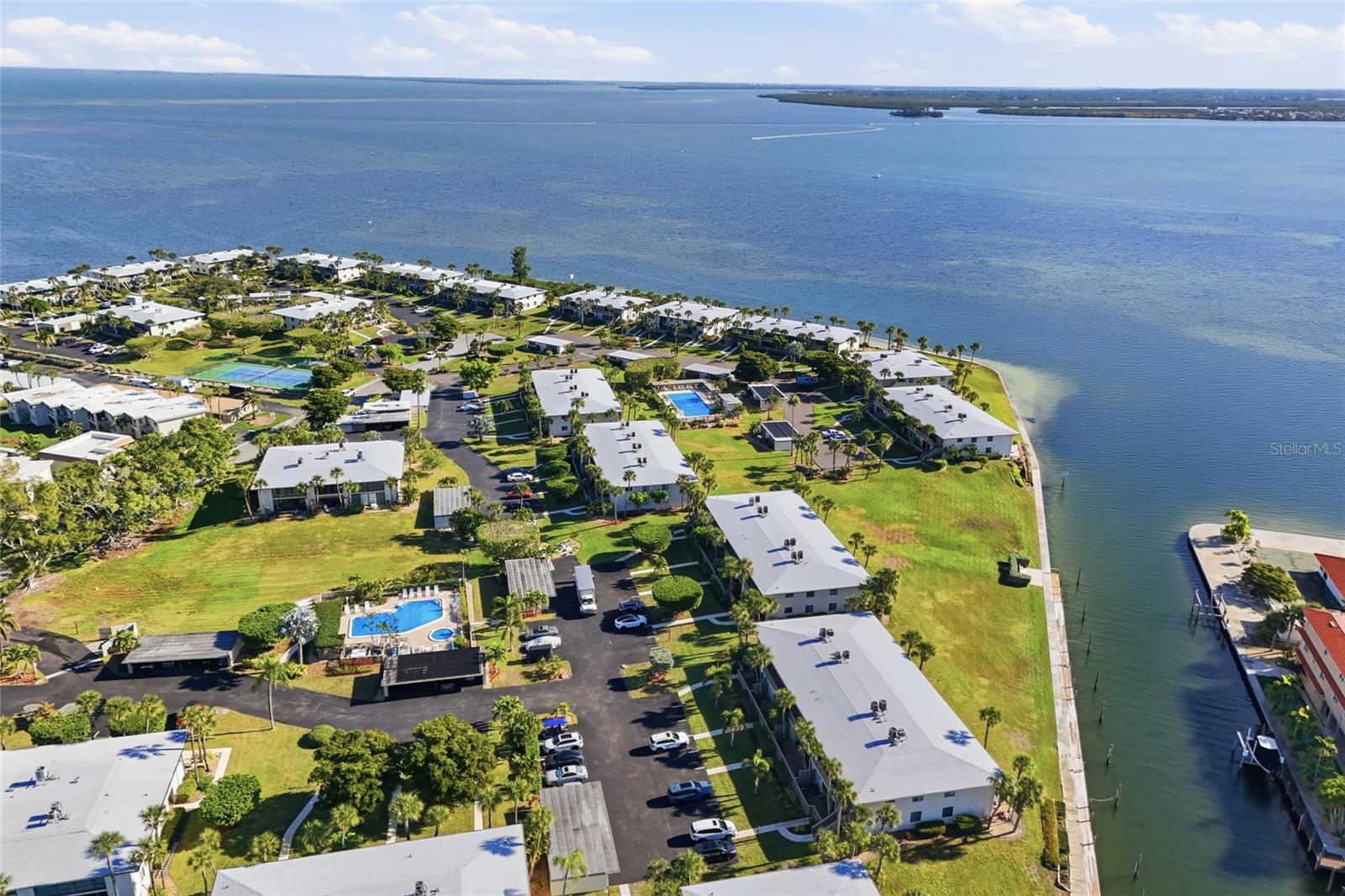 WESTBAY POINT & MOORINGS II - Residential