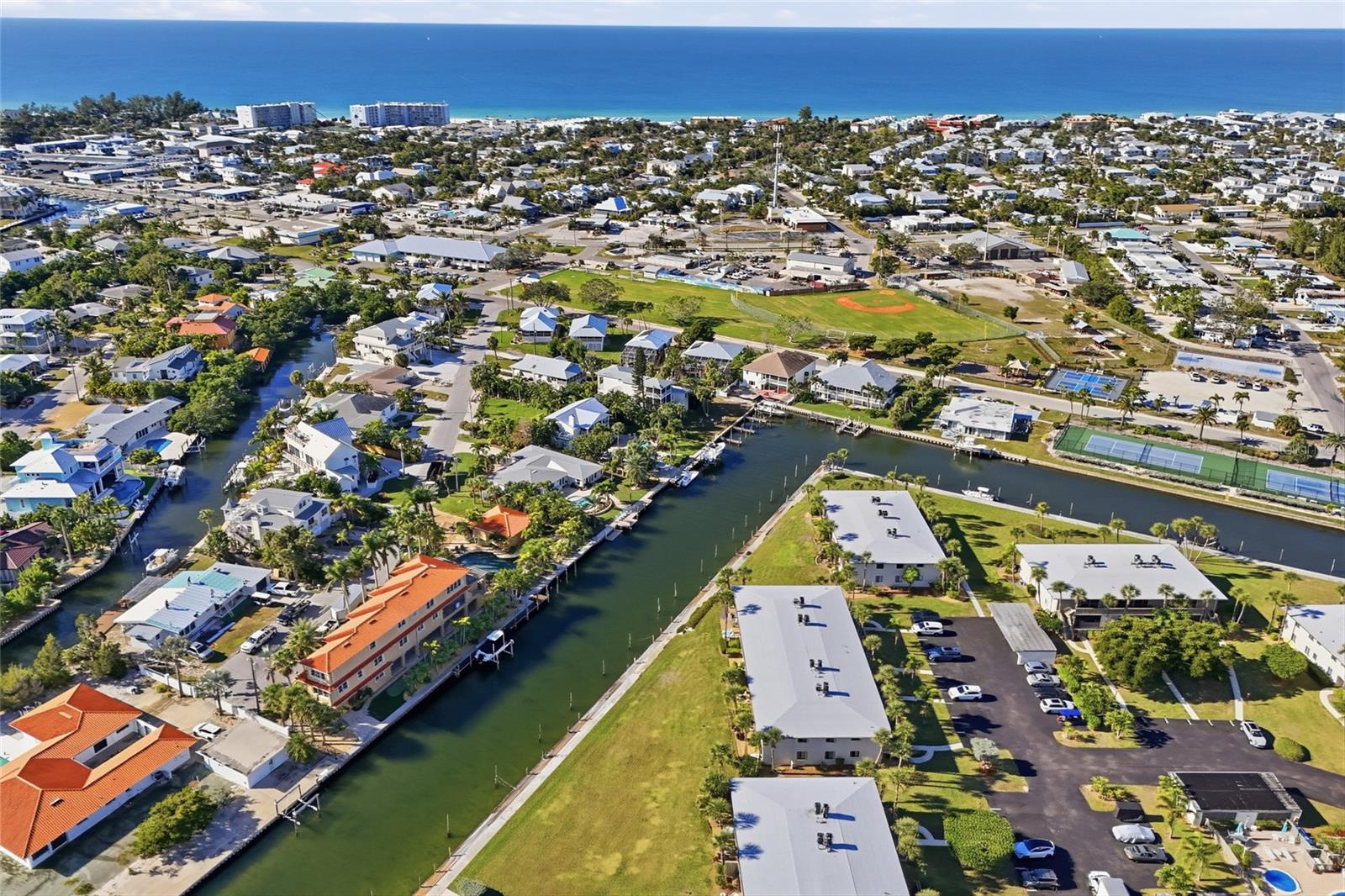 WESTBAY POINT & MOORINGS II - Residential