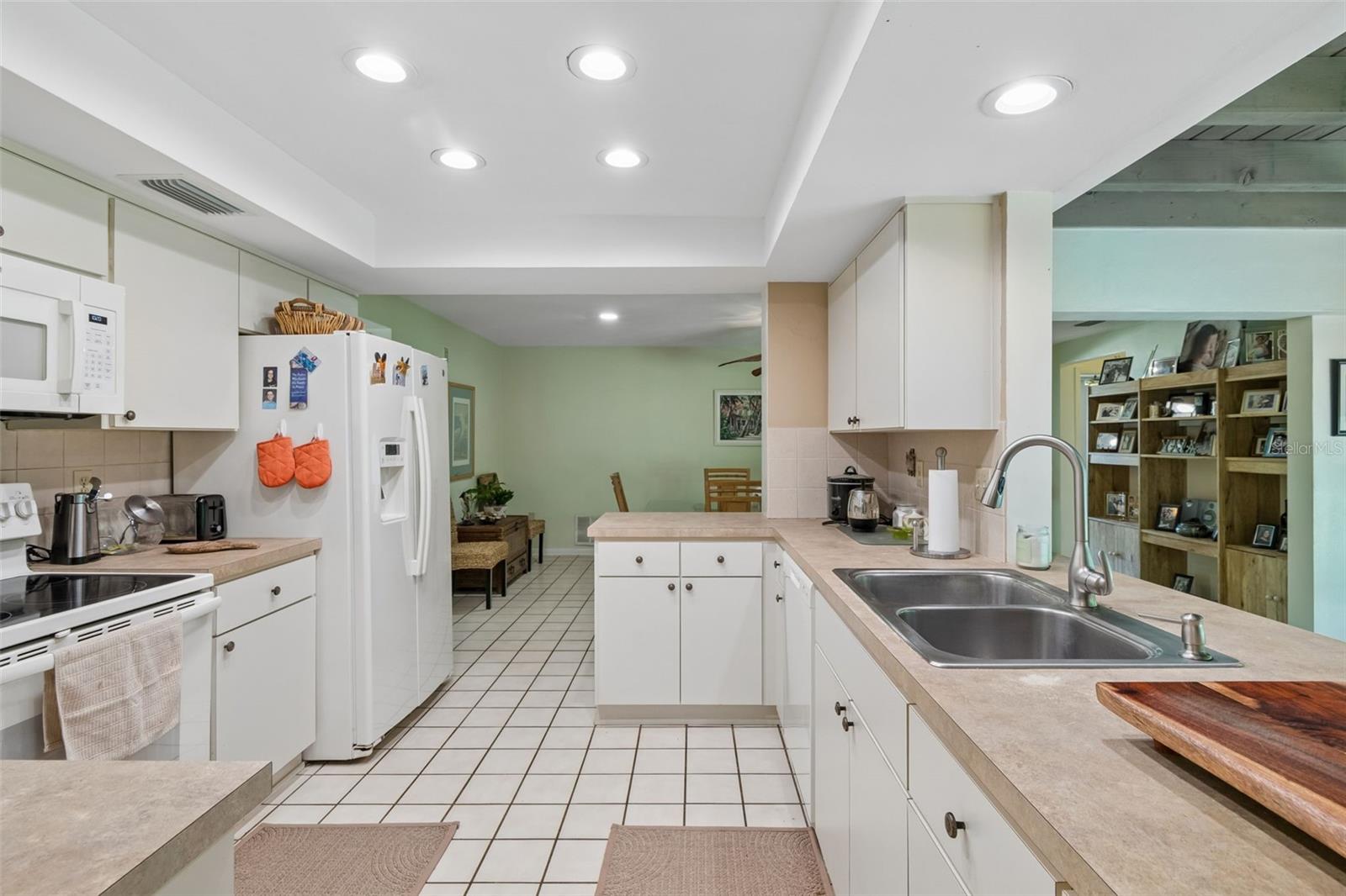 TURF & SURF ESTATES - Residential