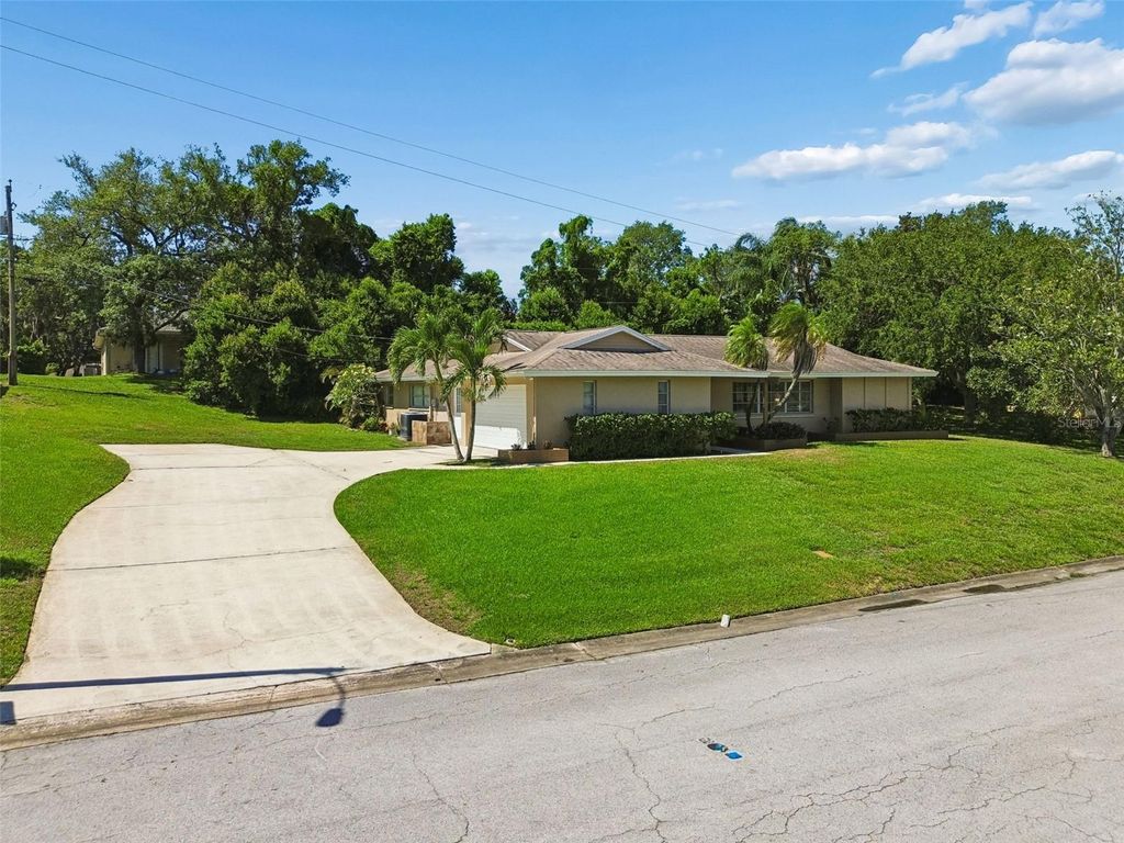 Photo of 1251 Holiday Dr, Tarpon Springs, FL 34689 (MLS # TB8511051)