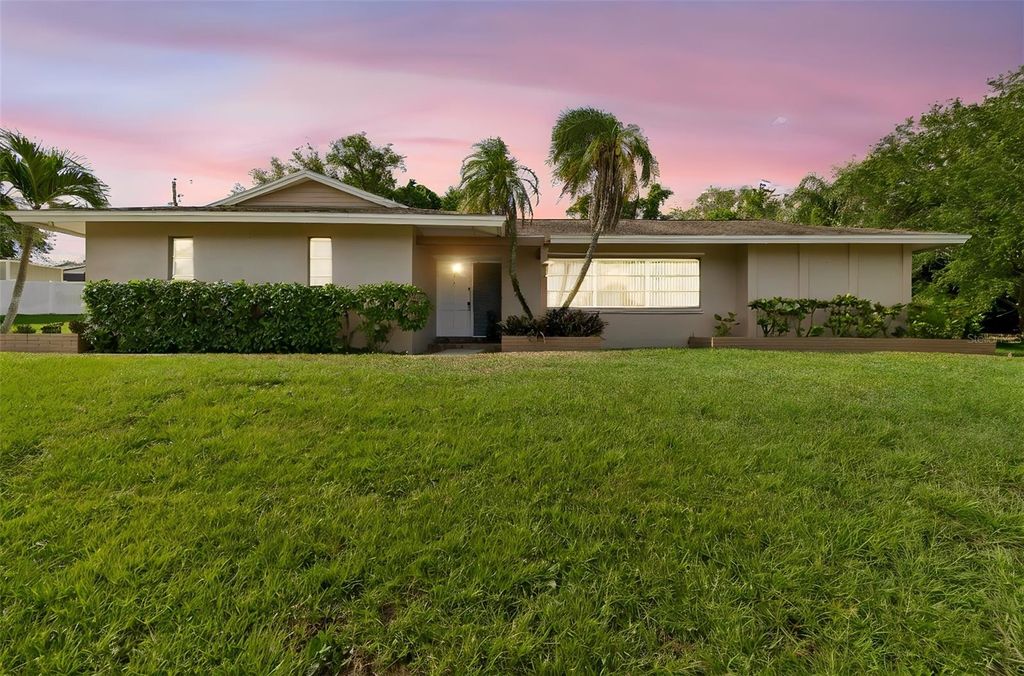 Photo of 1251 Holiday Dr, Tarpon Springs, FL 34689 (MLS # TB8511051)