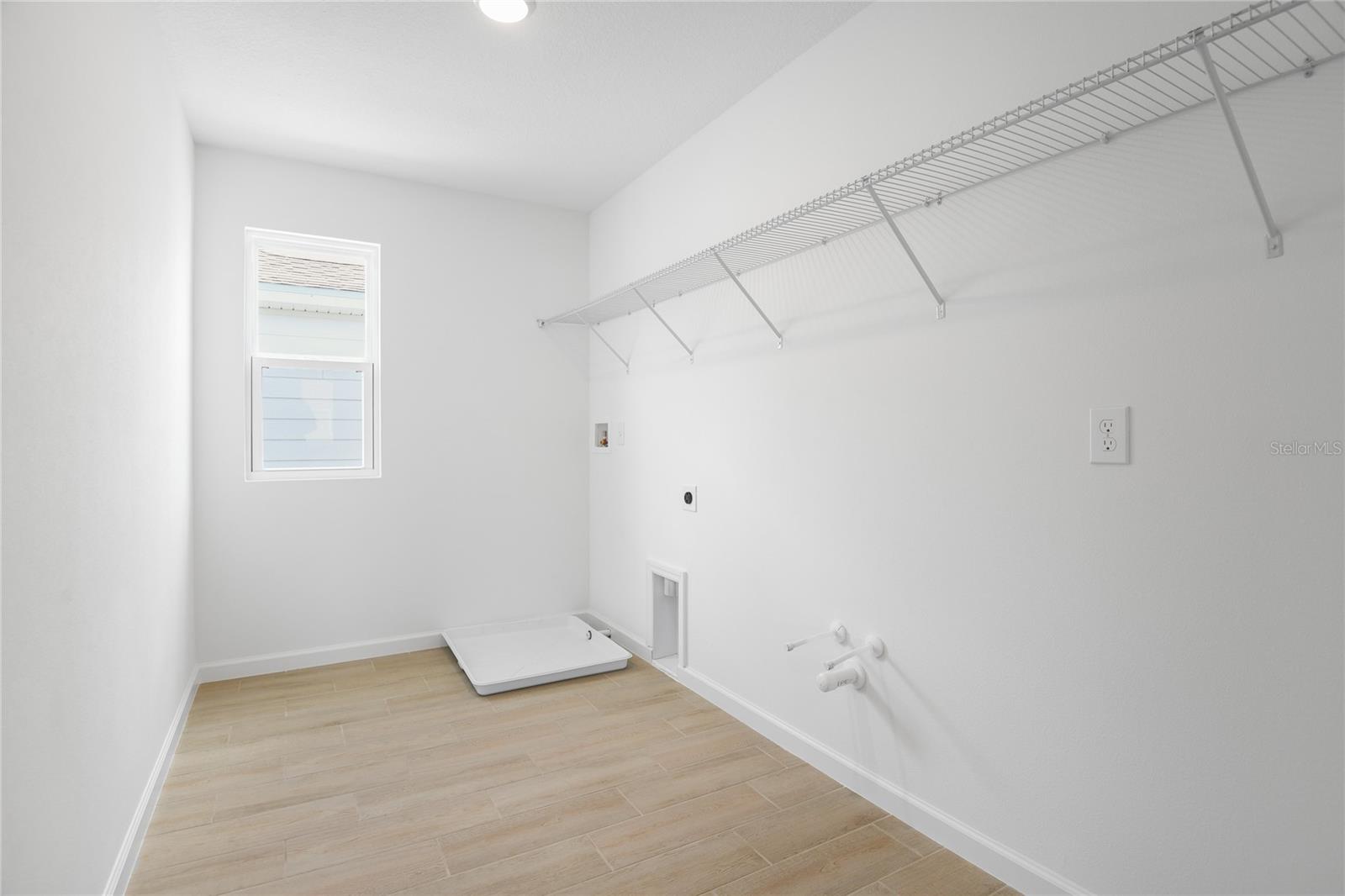 SEASONS AT SHORES OF LAKE DELL - Residential