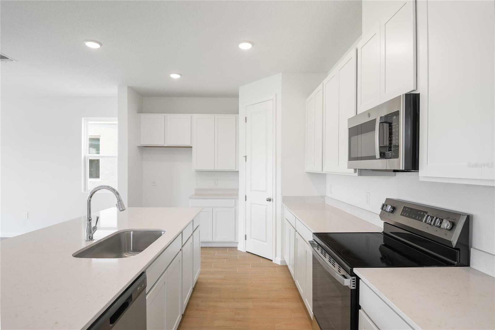 SEASONS AT SHORES OF LAKE DELL - Residential