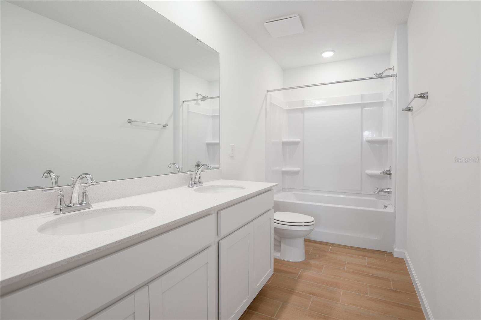 SEASONS AT SHORES OF LAKE DELL - Residential