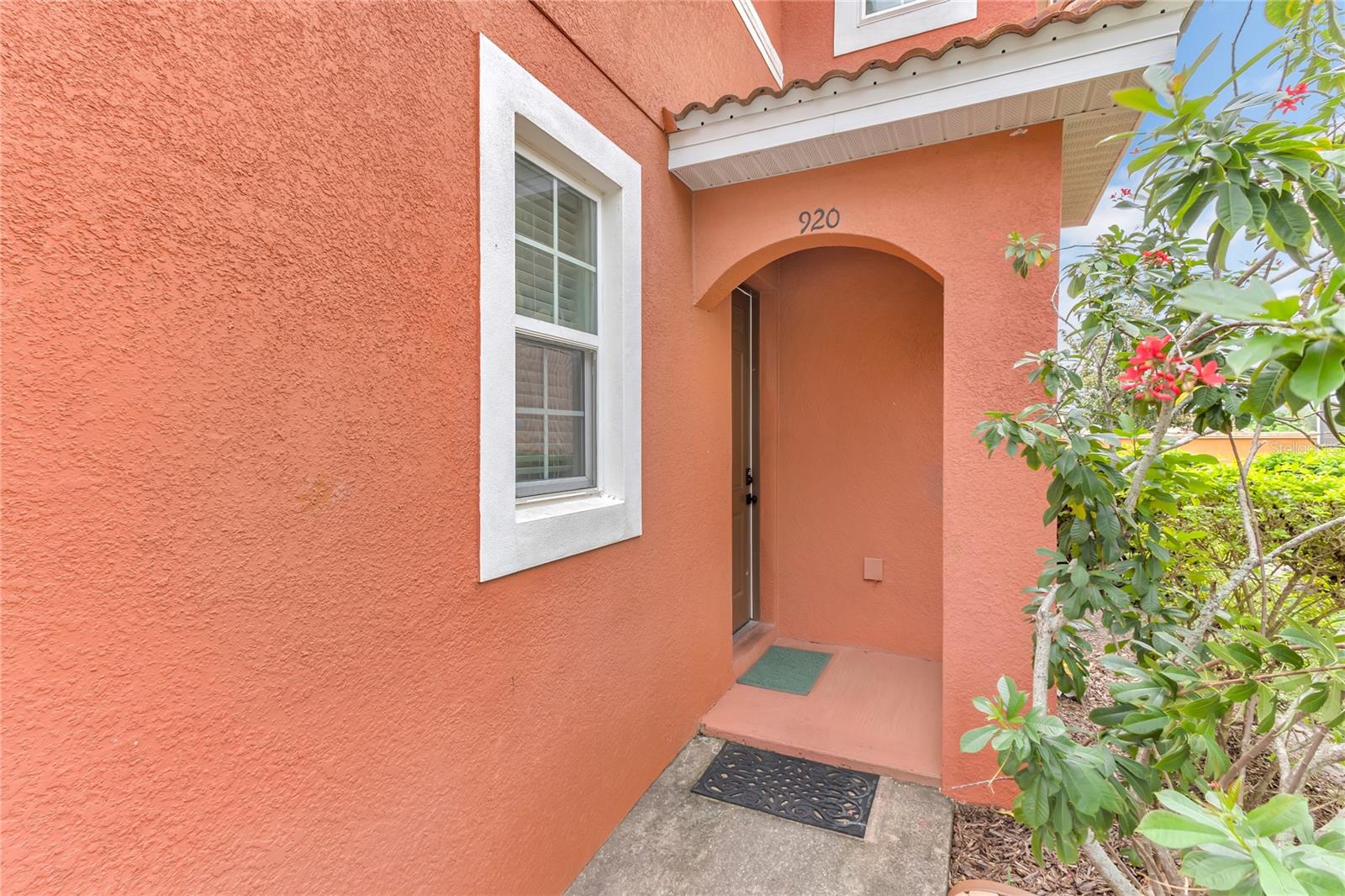 920 LAS FUENTES DRIVE