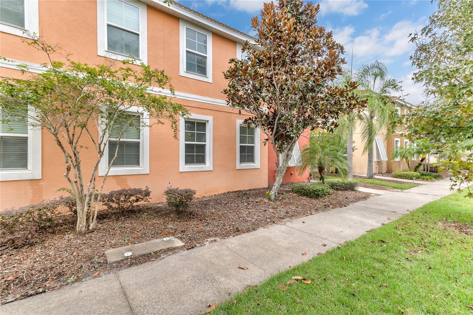 920 LAS FUENTES DRIVE