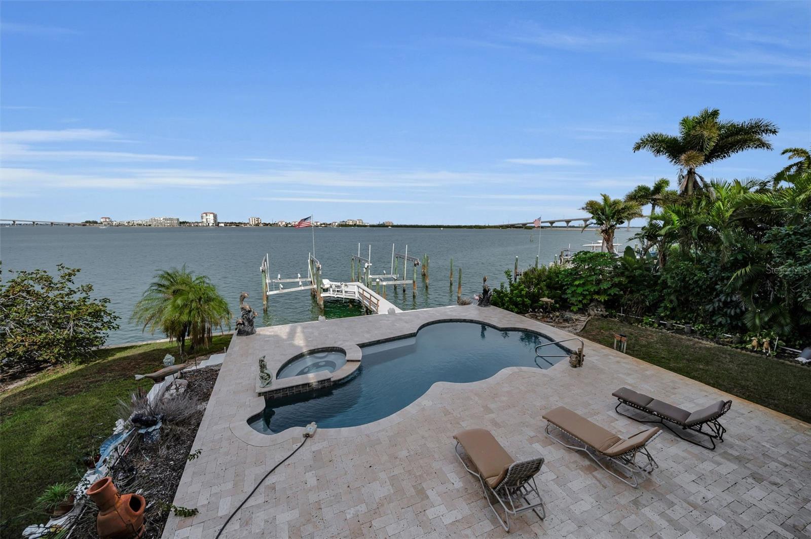 TIERRA VERDE - Residential