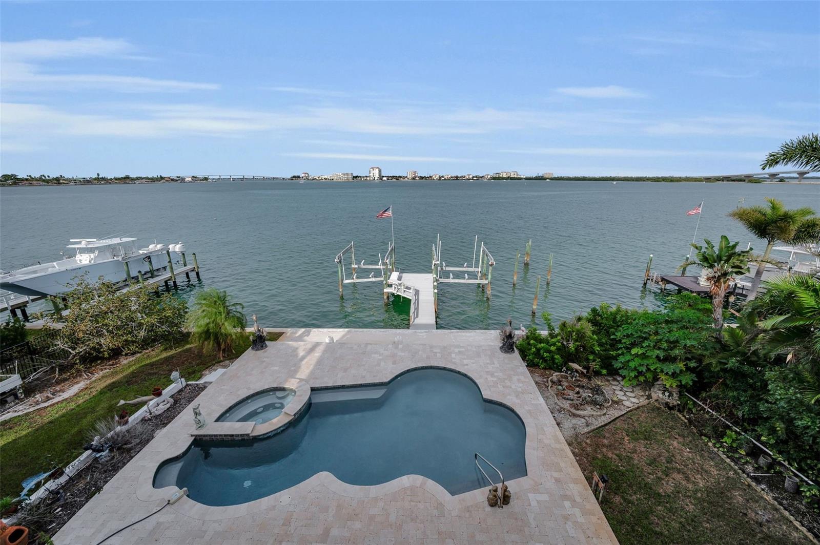 TIERRA VERDE - Residential