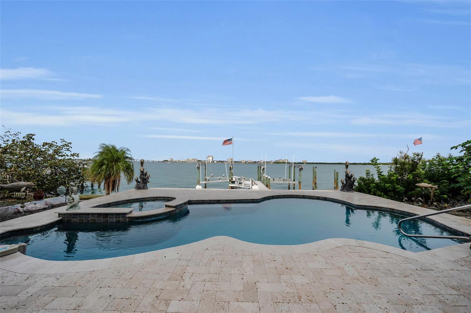 TIERRA VERDE - Residential