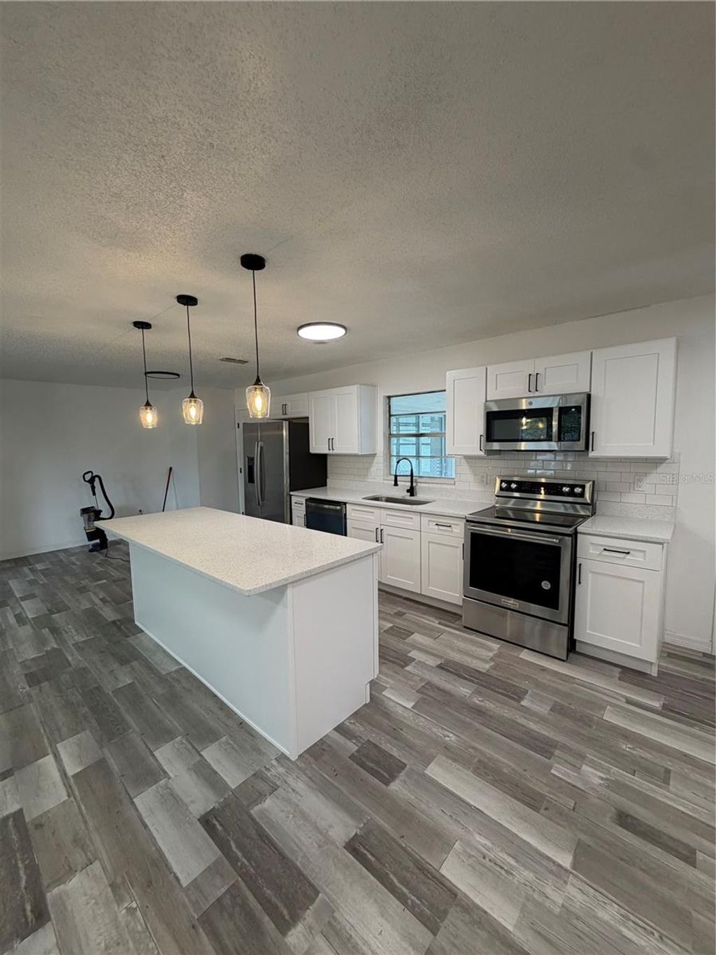 Photo of 109 N Dakota Avenue, Saint Cloud, FL 34769 (MLS # O6393713)