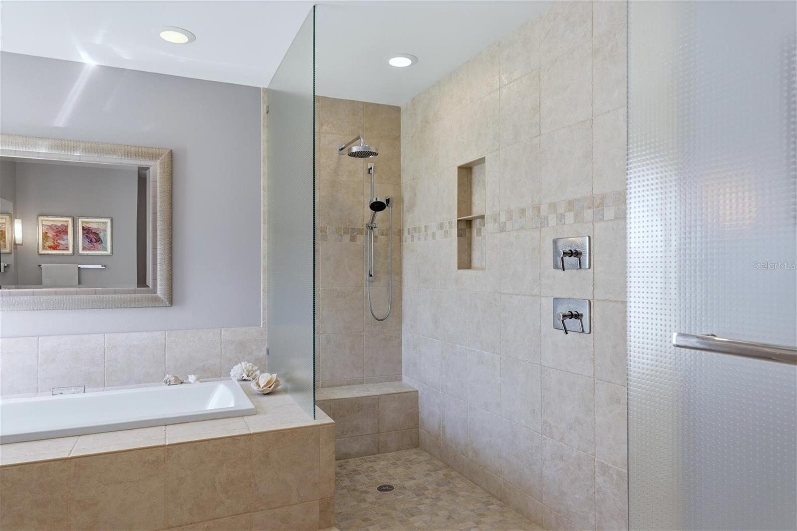 COUNTRY CLUB OF SARASOTA THE - Residential