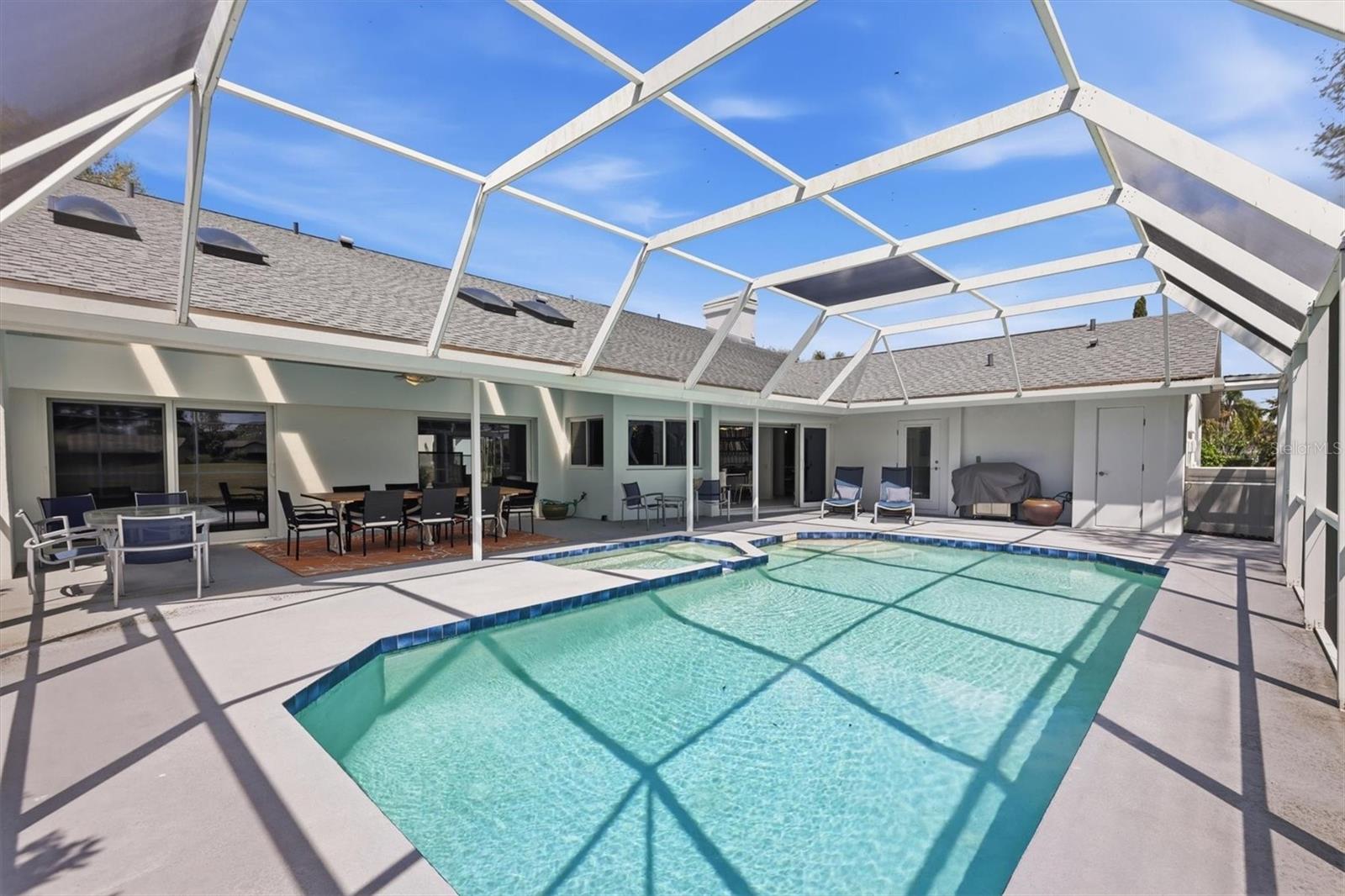 COUNTRY CLUB OF SARASOTA THE - Residential