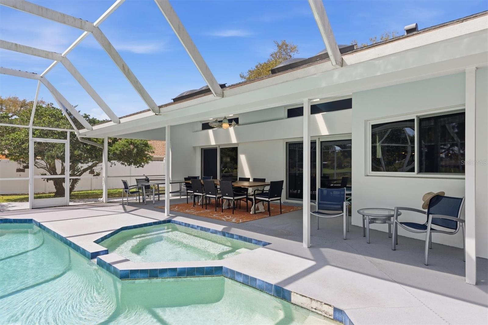 COUNTRY CLUB OF SARASOTA THE - Residential