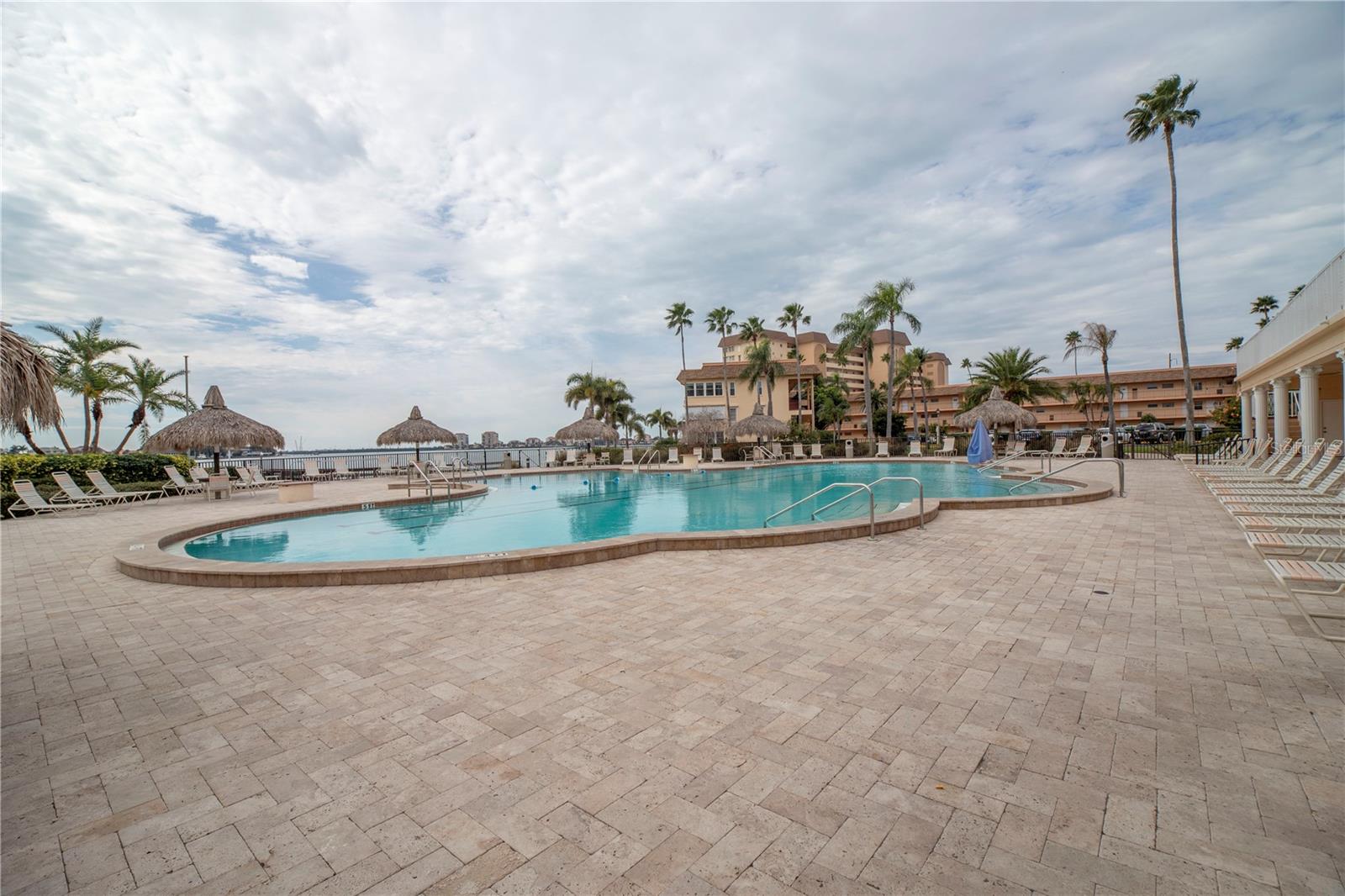 BAYWAY ISLES POINT BRITTANY FIVE - Residential