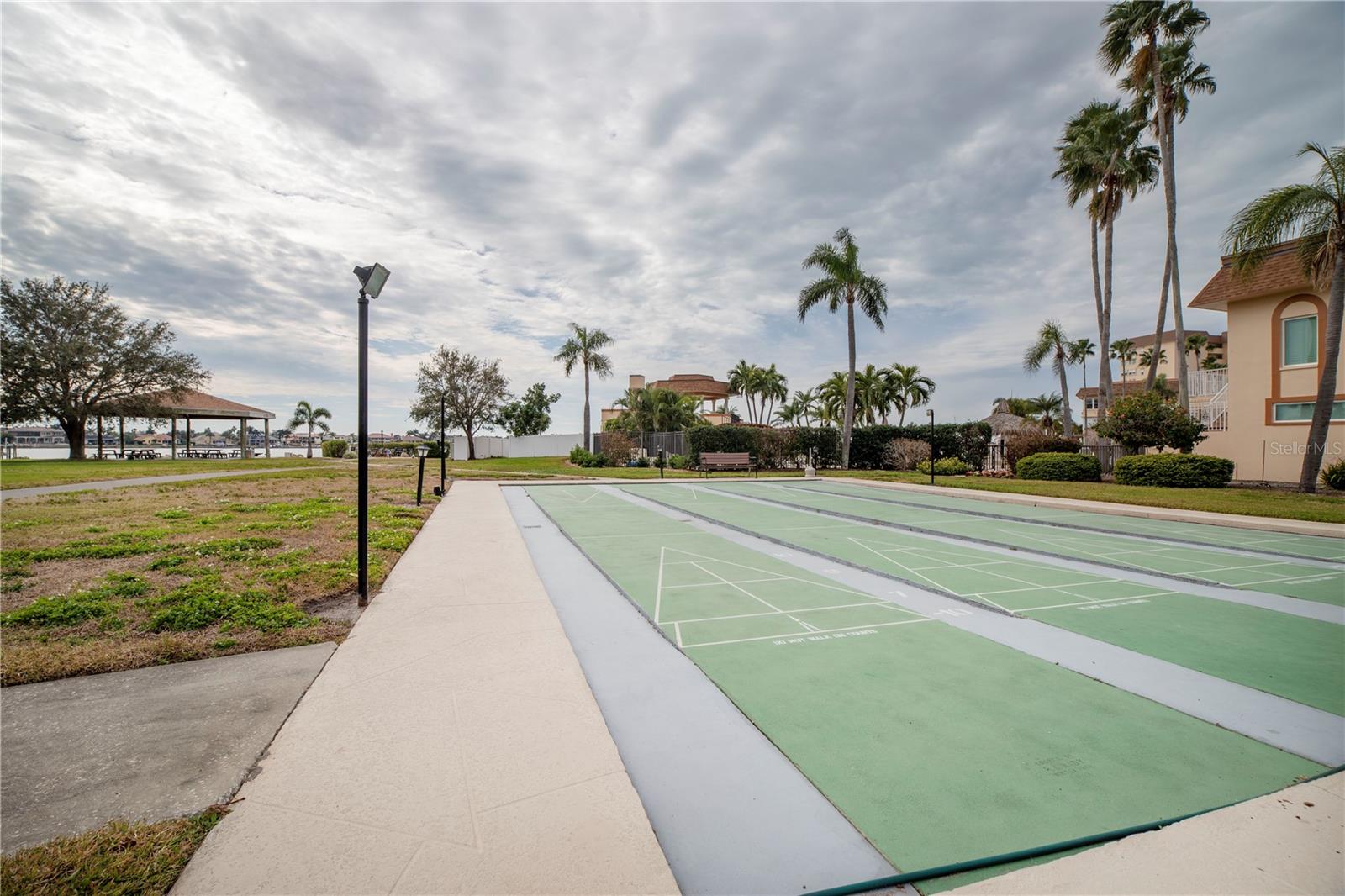 BAYWAY ISLES POINT BRITTANY FIVE - Residential