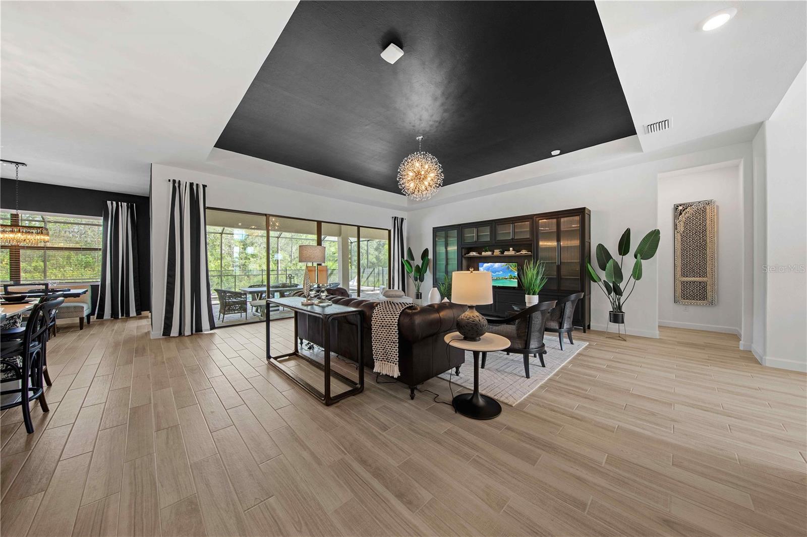 7922 LAKES EDGE LANE