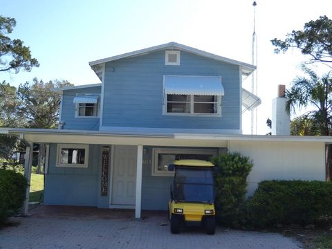 Photo of 2215 S Hunt Point, Crystal River, FL 34429 (MLS # W7885215)